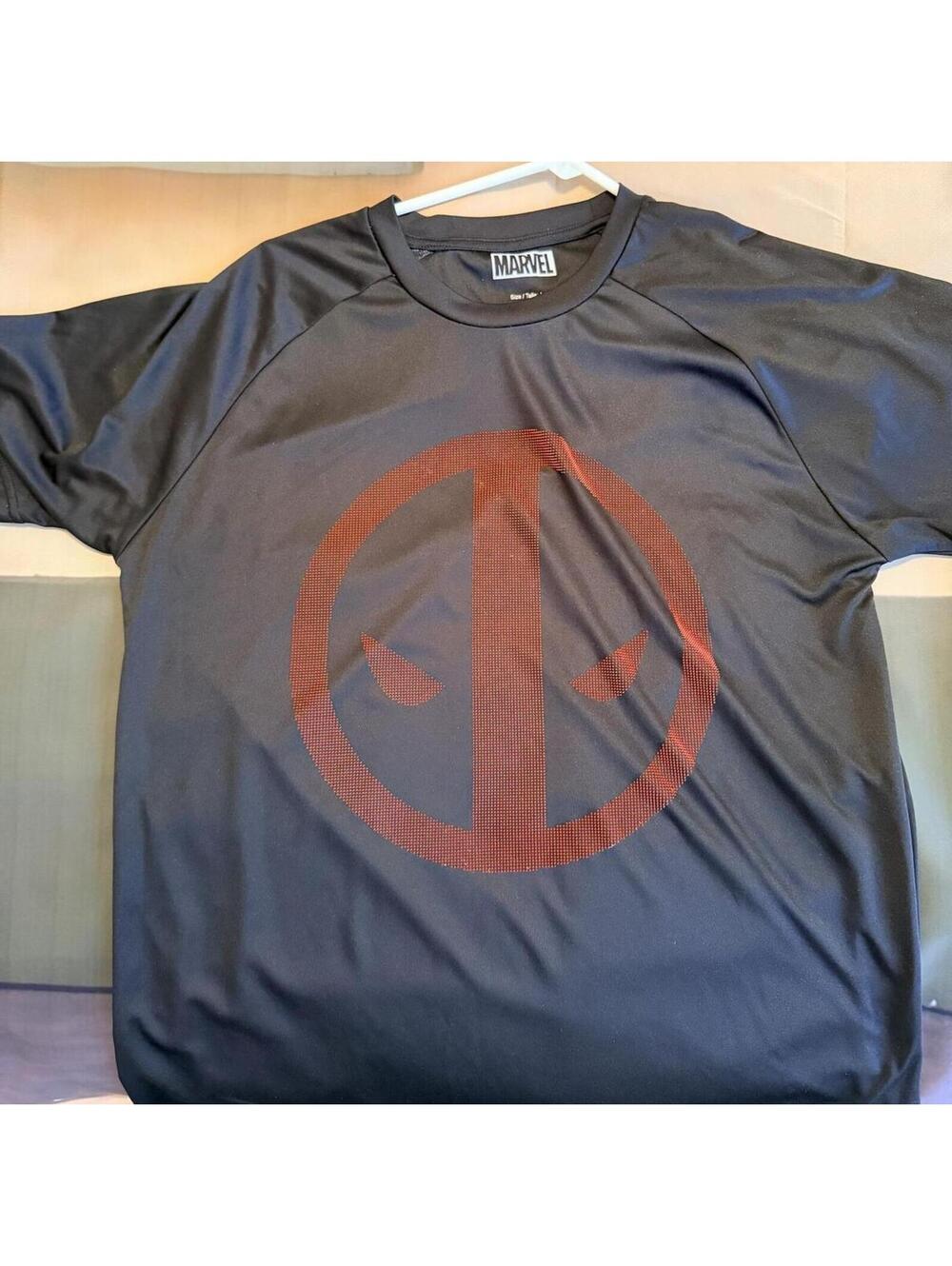 Marvel Licensed Deadpool Graphic T-Shirt Mens Size Large
